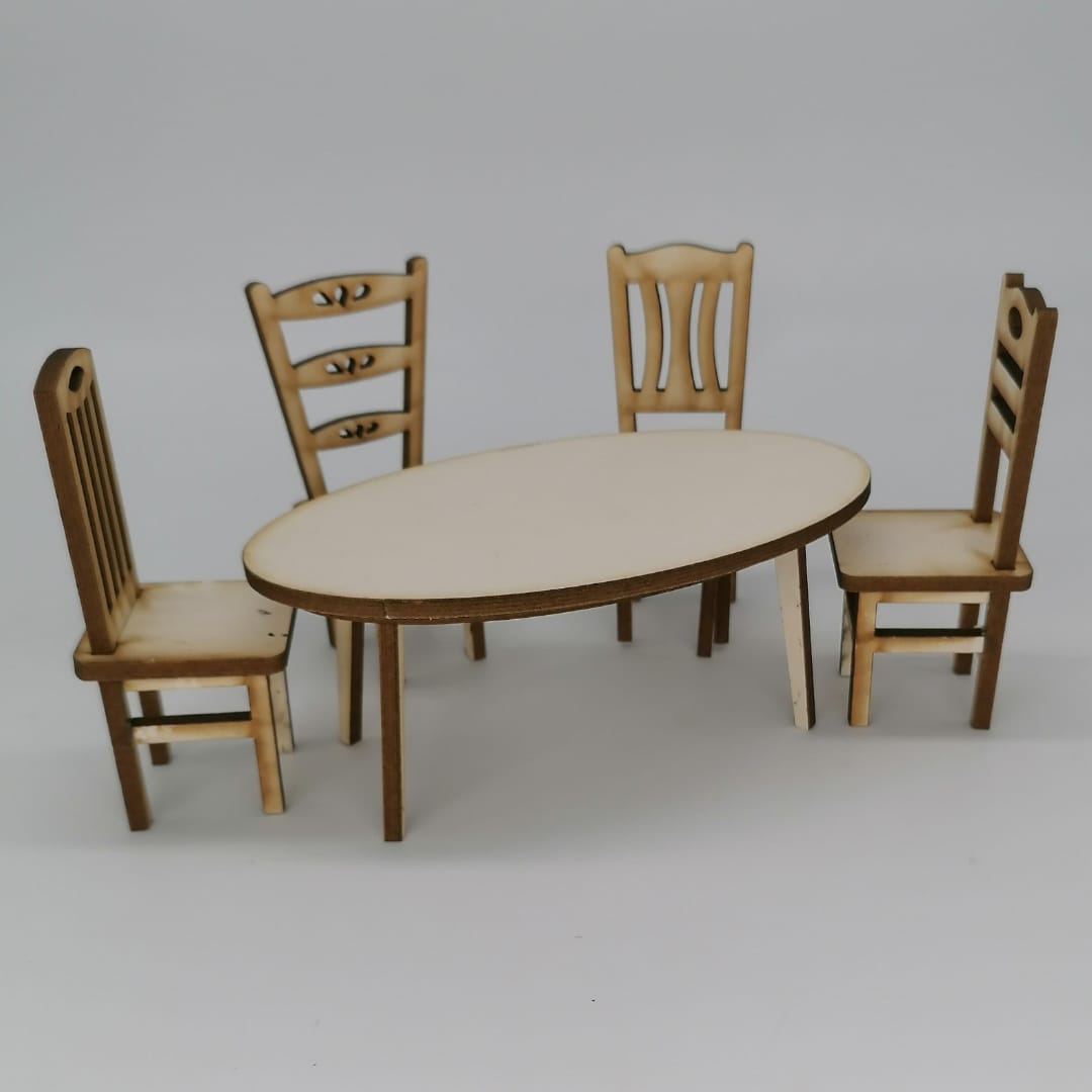 ovaler Miniatur Tisch im Maßstab 1:12