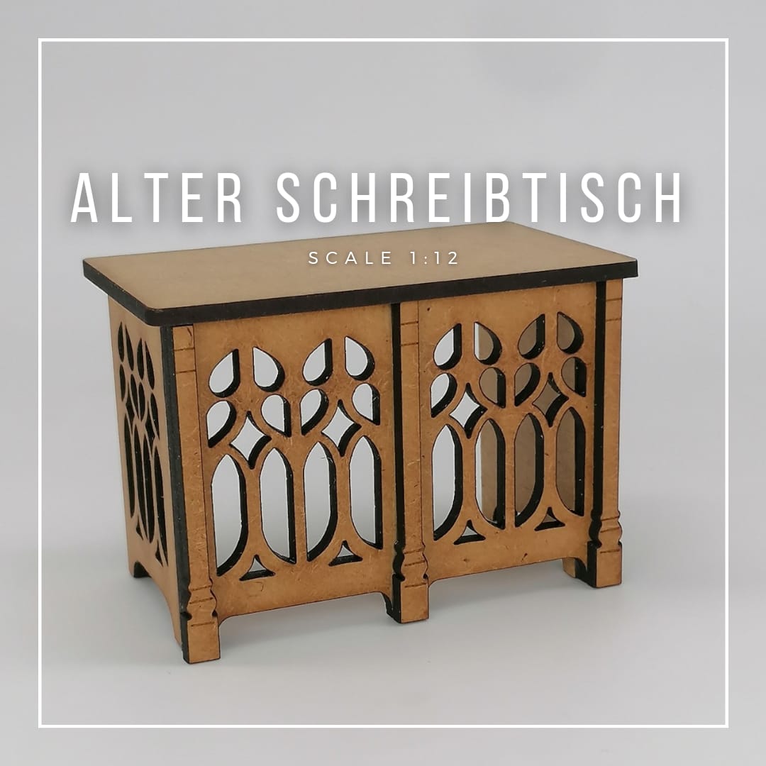 alter Schreibtisch im Maßstab 1:12