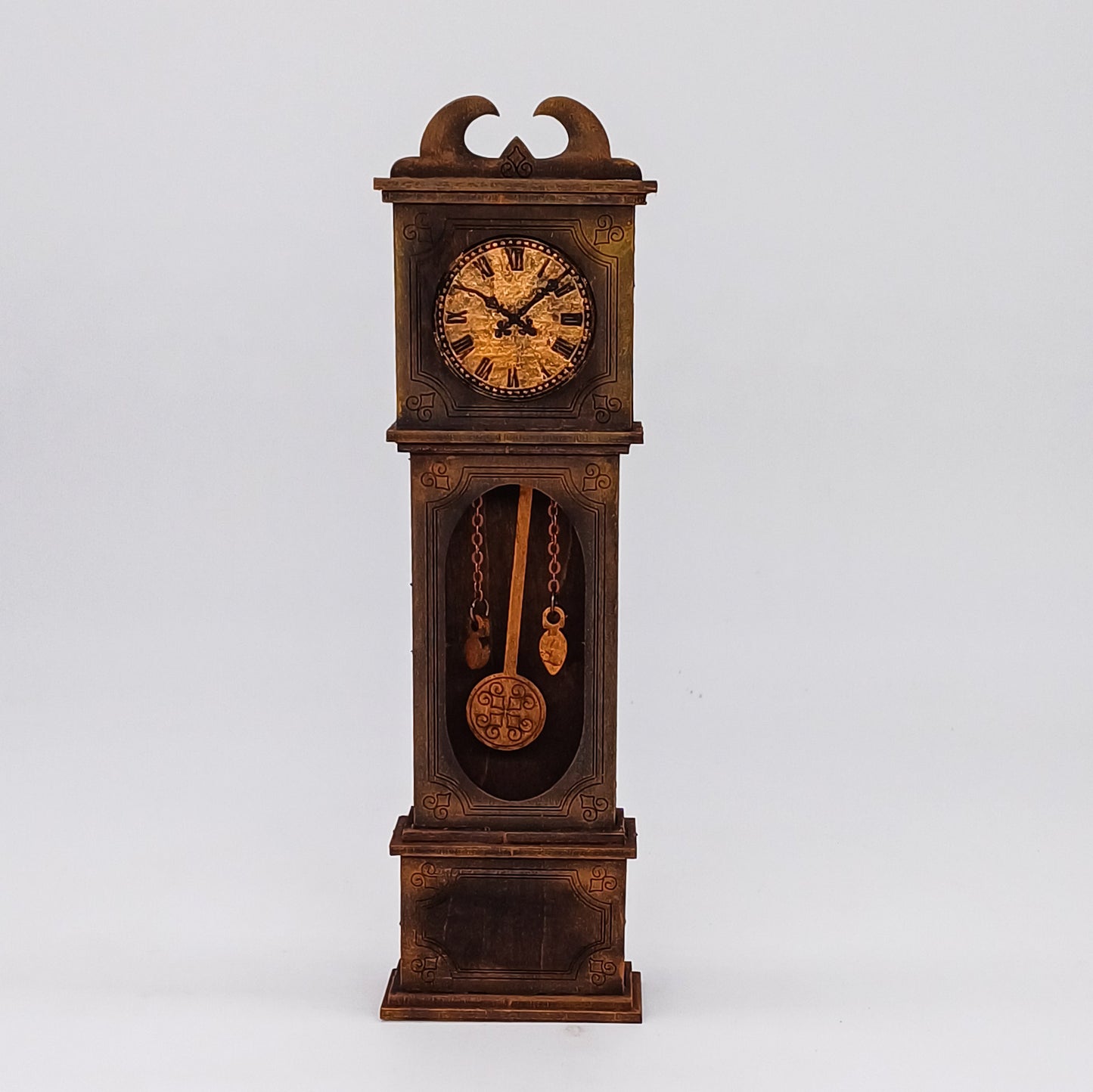 DIY Standuhr im Maßstab 1:12 - Miniaturen