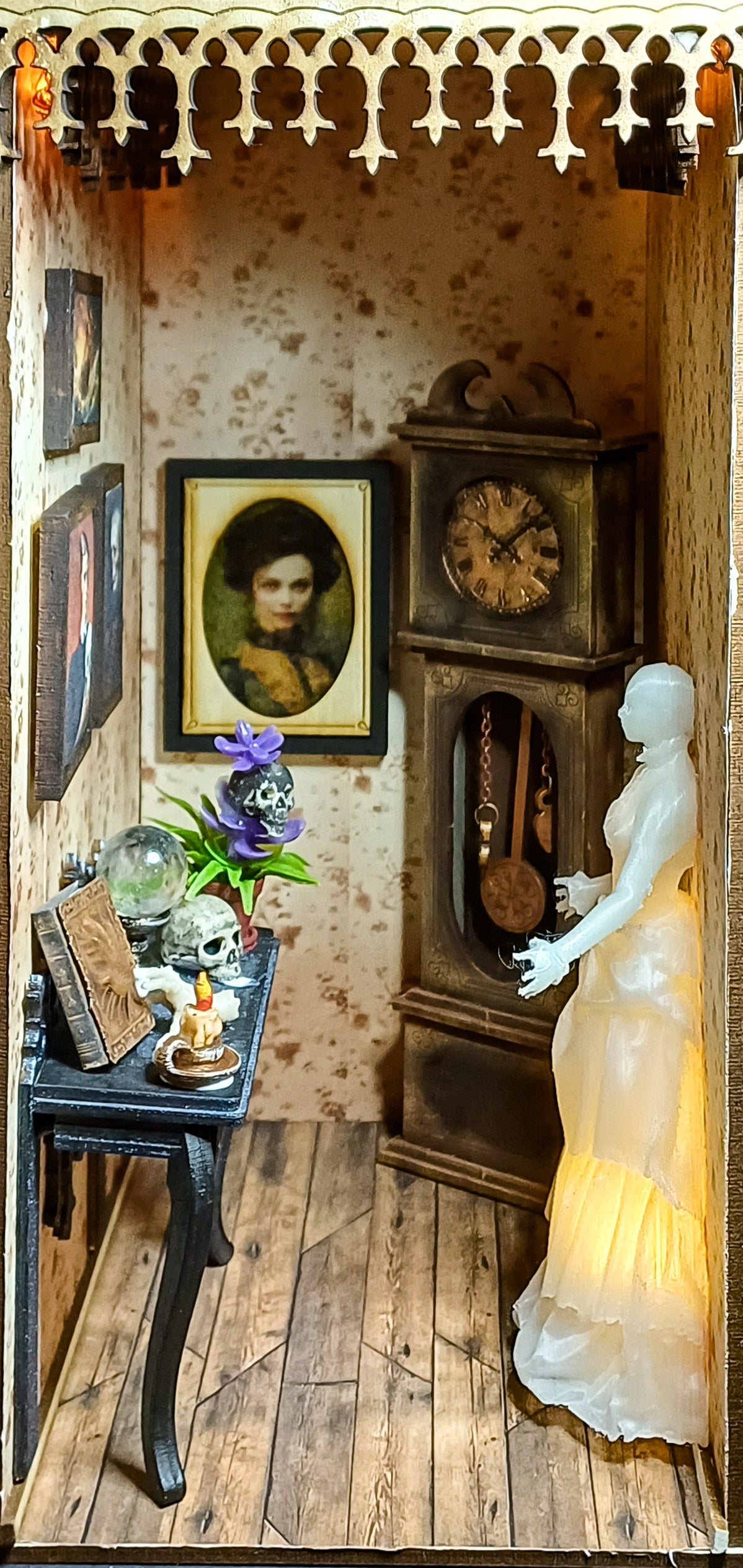 Book Nook Halloween im Geisterhaus