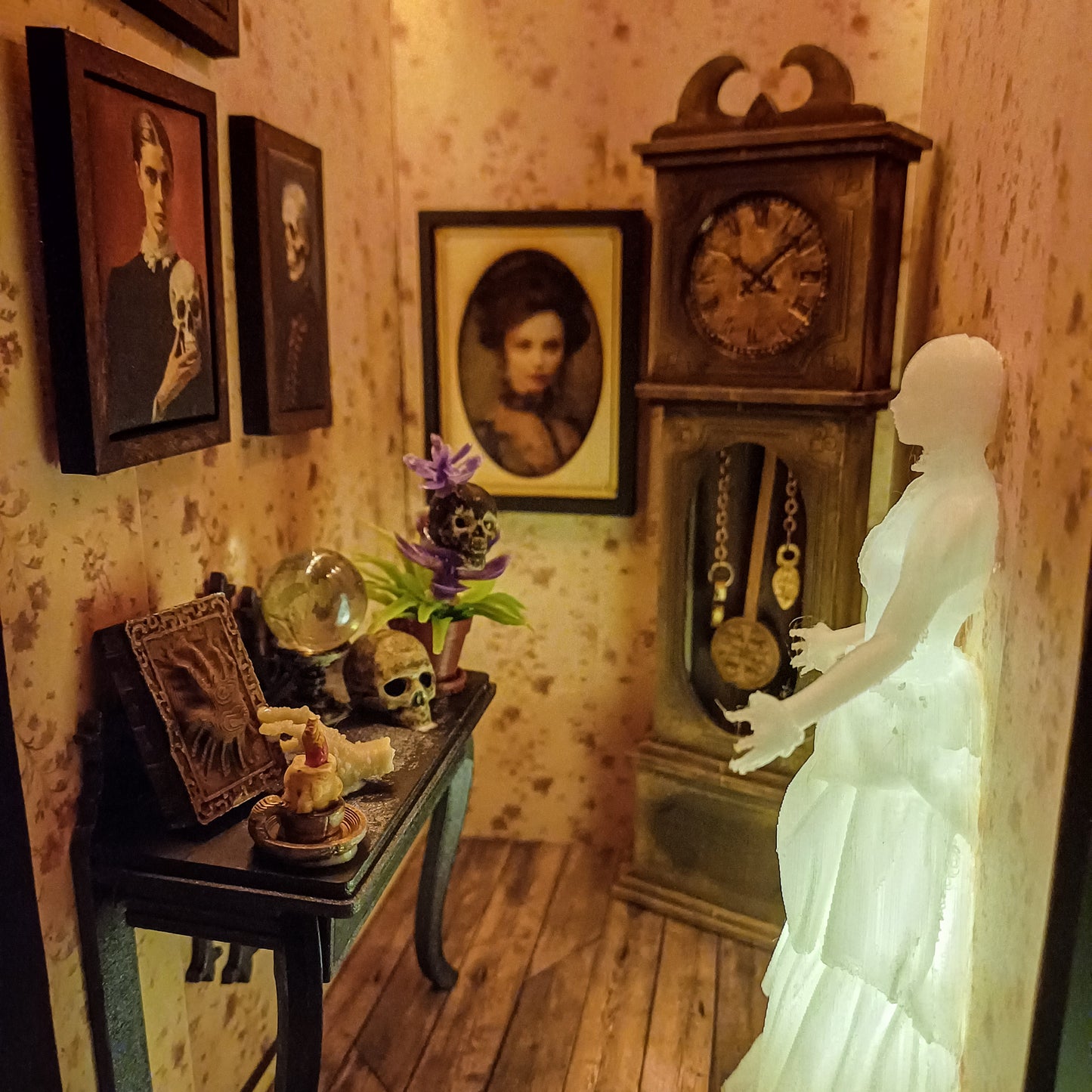 Book Nook Halloween im Geisterhaus