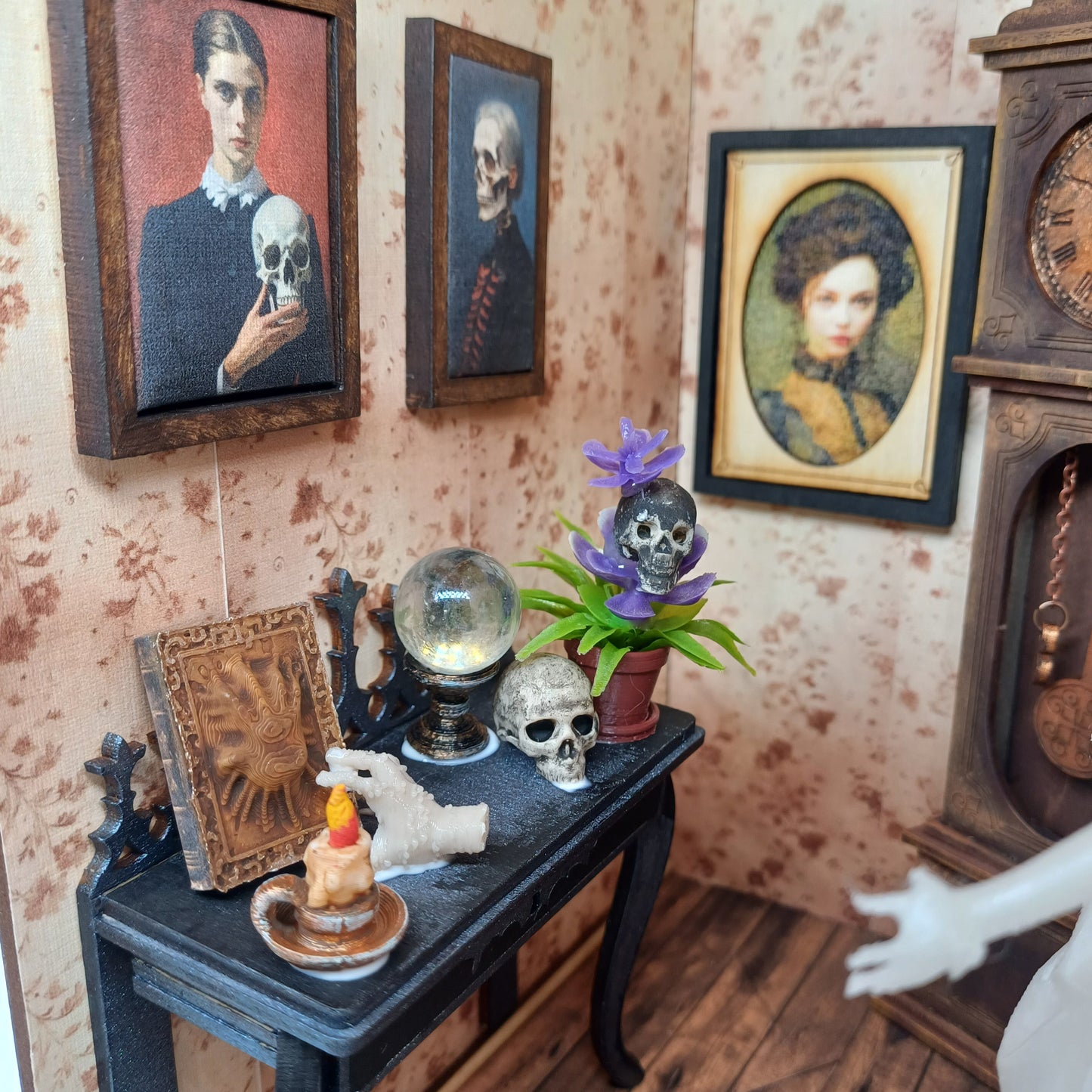 Book Nook Halloween im Geisterhaus