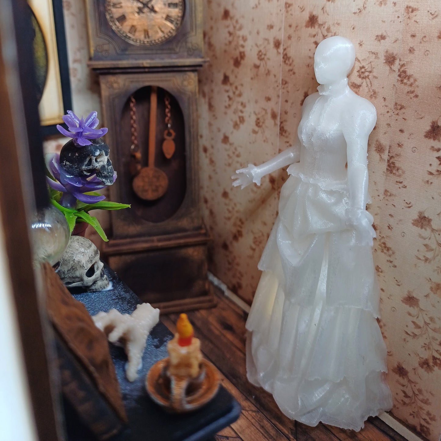 Book Nook Halloween im Geisterhaus