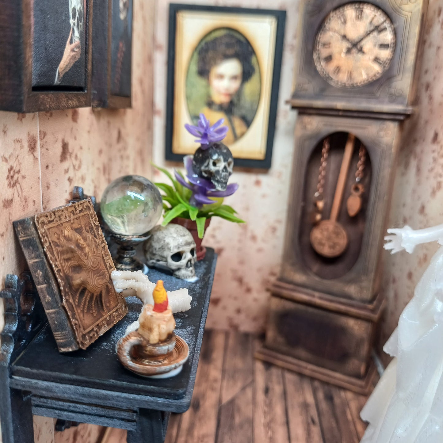 Book Nook Halloween im Geisterhaus