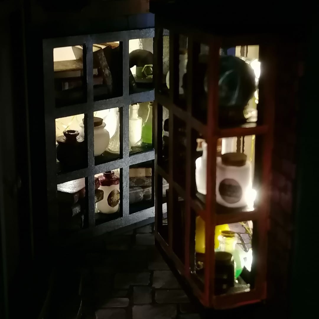 Book Nook Enchanting Winked Alley DIY Kit