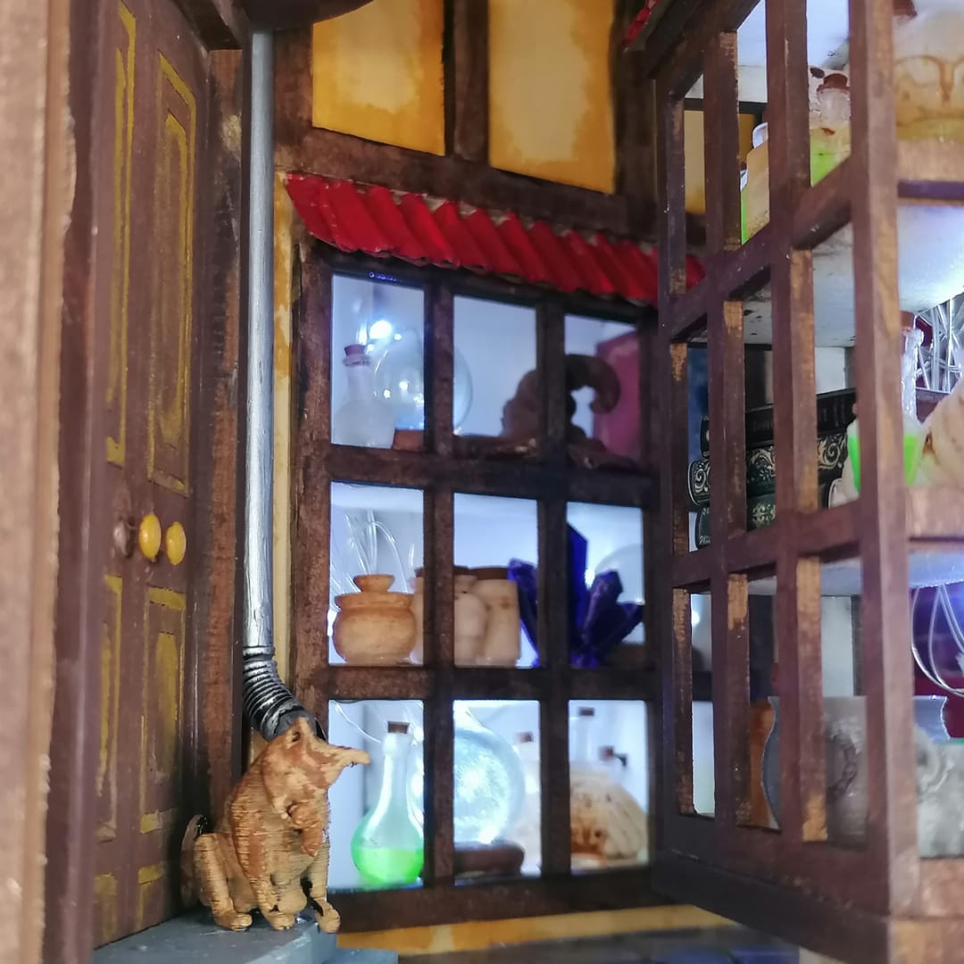 Book Nook Enchanting Winked Alley DIY Kit