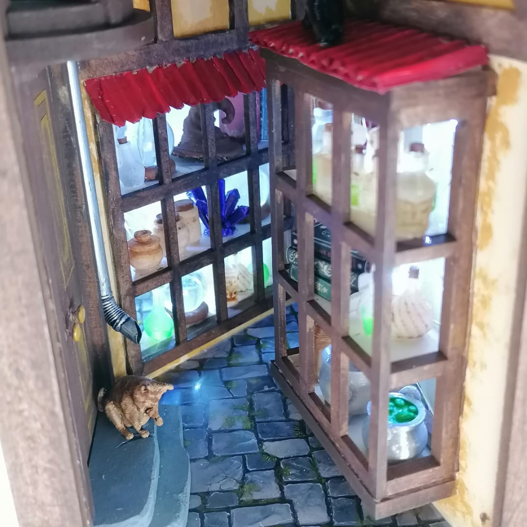 Book Nook Enchanting Winked Alley DIY Kit