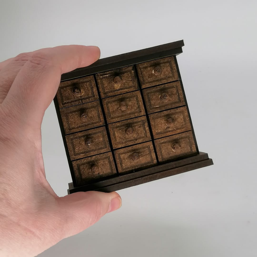 SVG digital Download Miniatur Apotheken Schrank im Maßstab 1:12
