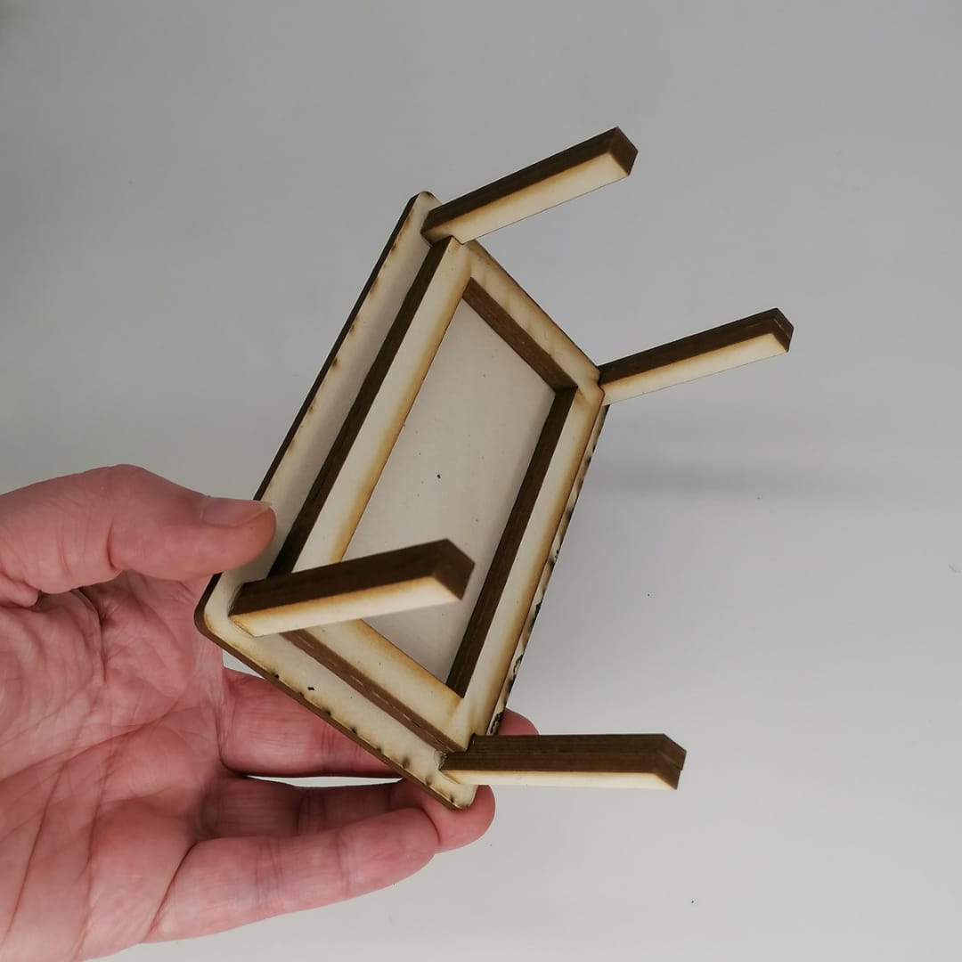 Miniatur Esstisch im Maßstab 1:12