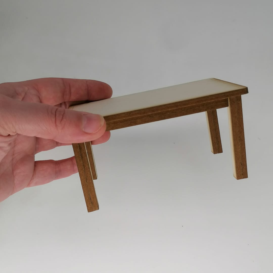 Miniatur Esstisch im Maßstab 1:12