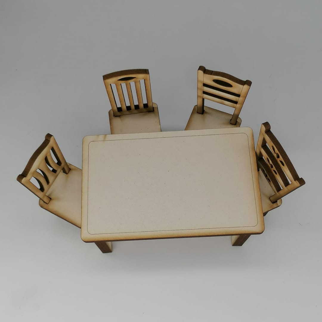 Miniatur Esstisch im Maßstab 1:12
