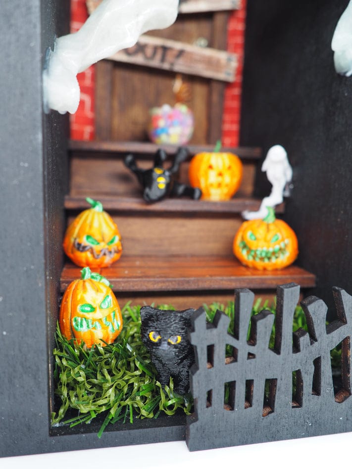Book Nook Halloween Cats