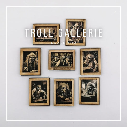 Fotos de trolls en miniatura en un marco de fotos en una escala de 1:12