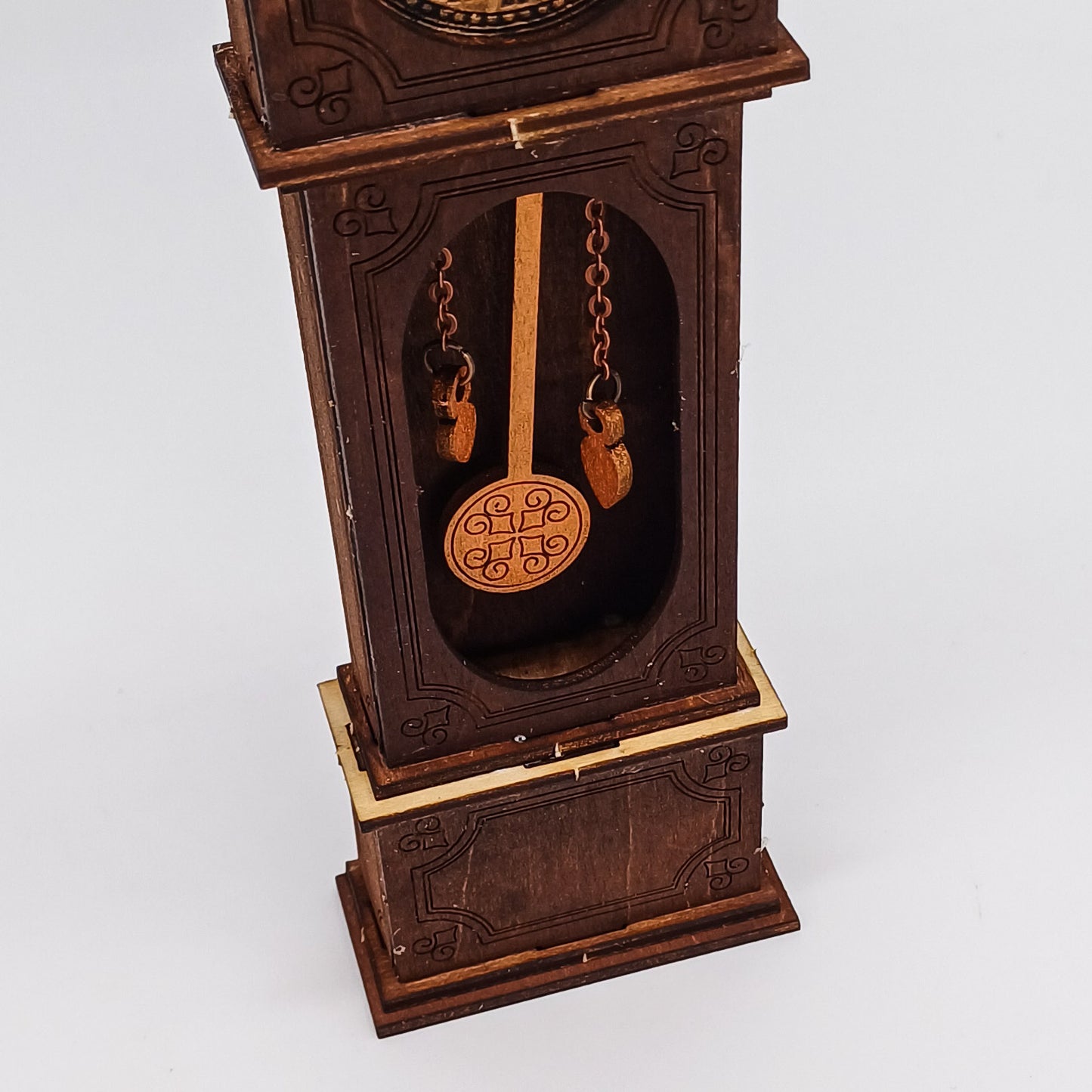 Reloj de abuelo de bricolaje en una escala de 1:12