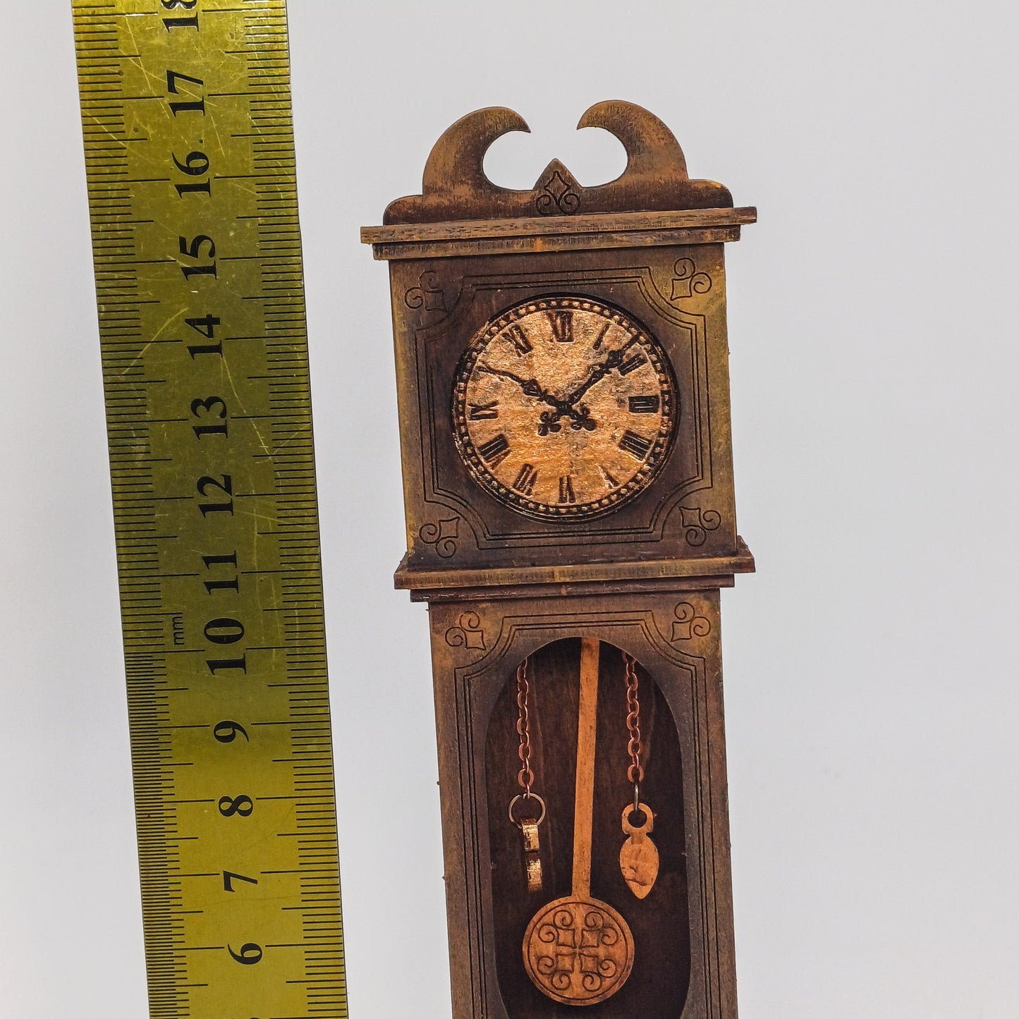 DIY grandfather clock on a scale of 1:12