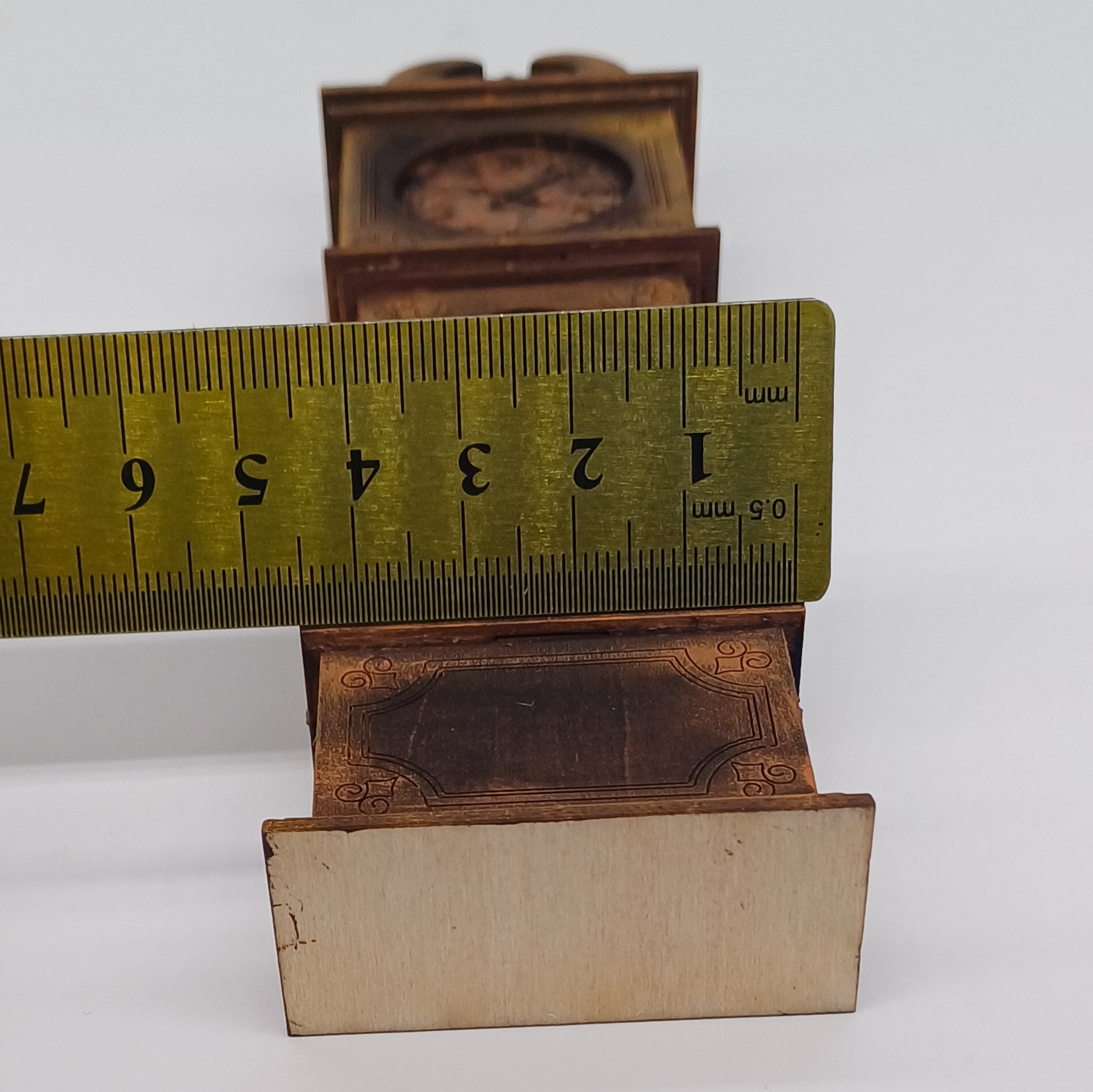 DIY Standuhr im Maßstab 1:12 - Miniaturen