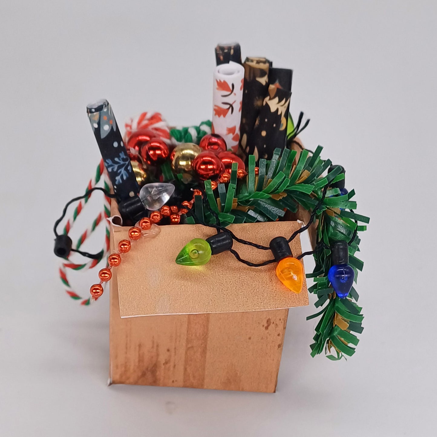 Weihnachts Karton Miniatur Bausatz im Maßstab 1:12