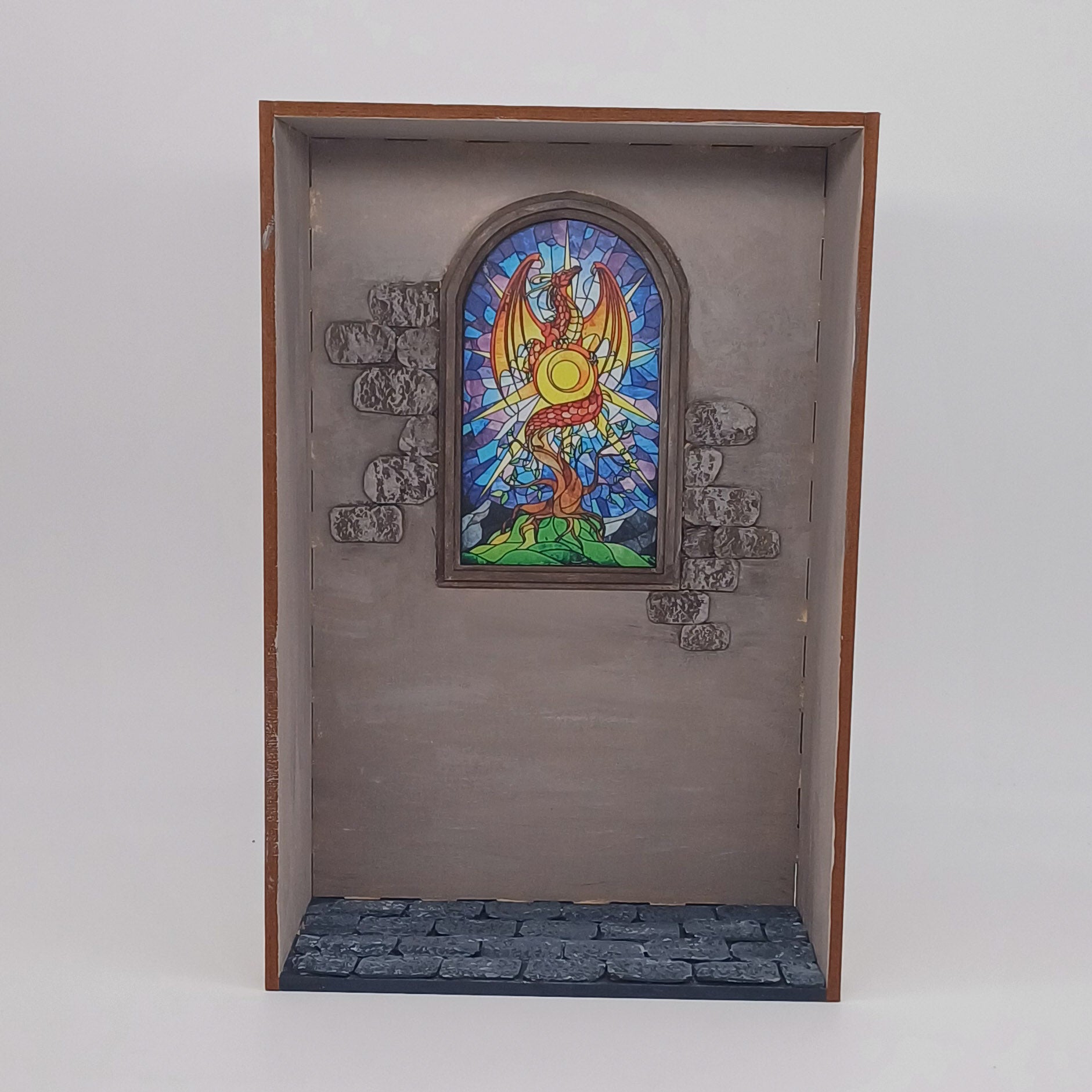 Window Nook zum dekorieren mit Miniatur im Maßstab 1:12 - Drachenfenster - Book Nook