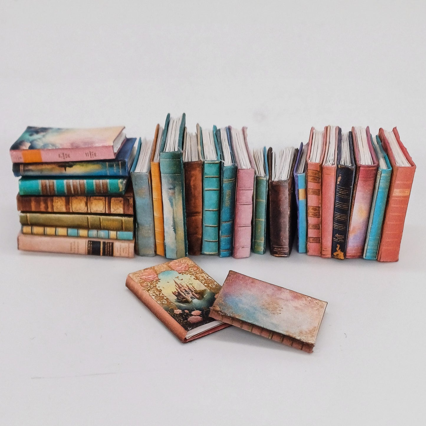 Miniatur Bücher in Pastellfarben im Maßstab 1:12 zum Drucken und Basteln