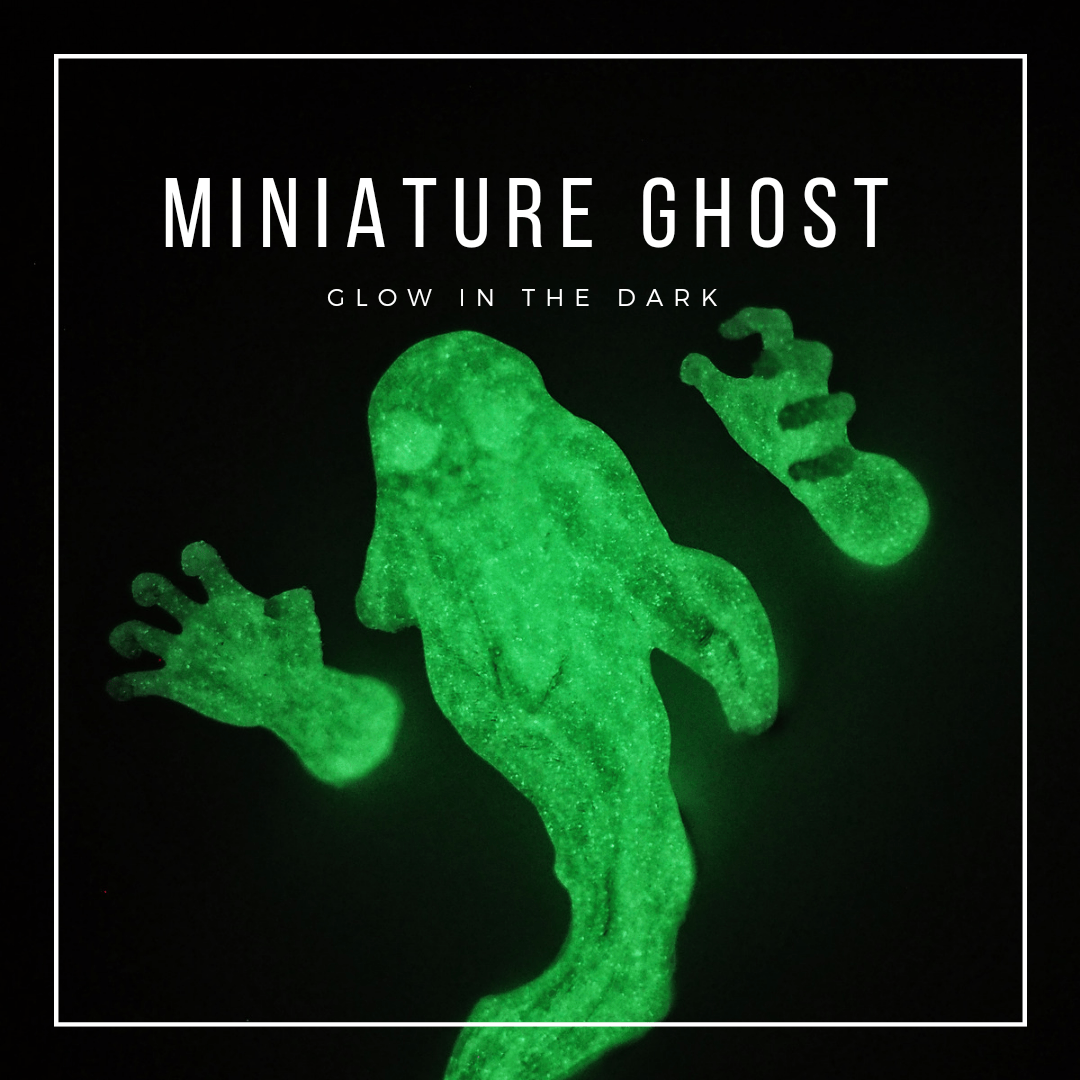 Fantôme miniature et mains fantômes