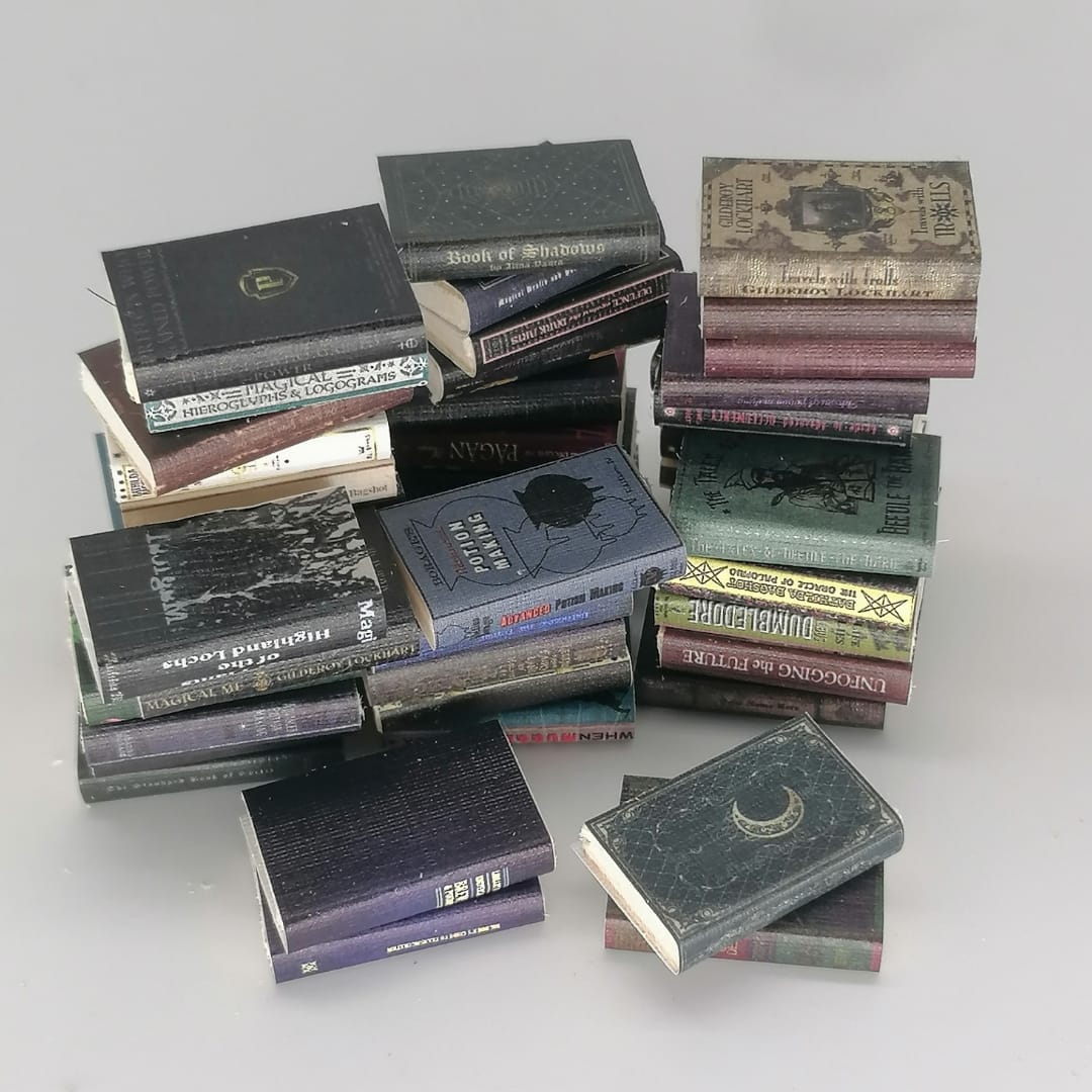 Miniature books for witches and wizards