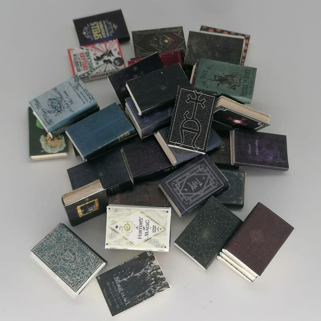 Miniature books for witches and wizards