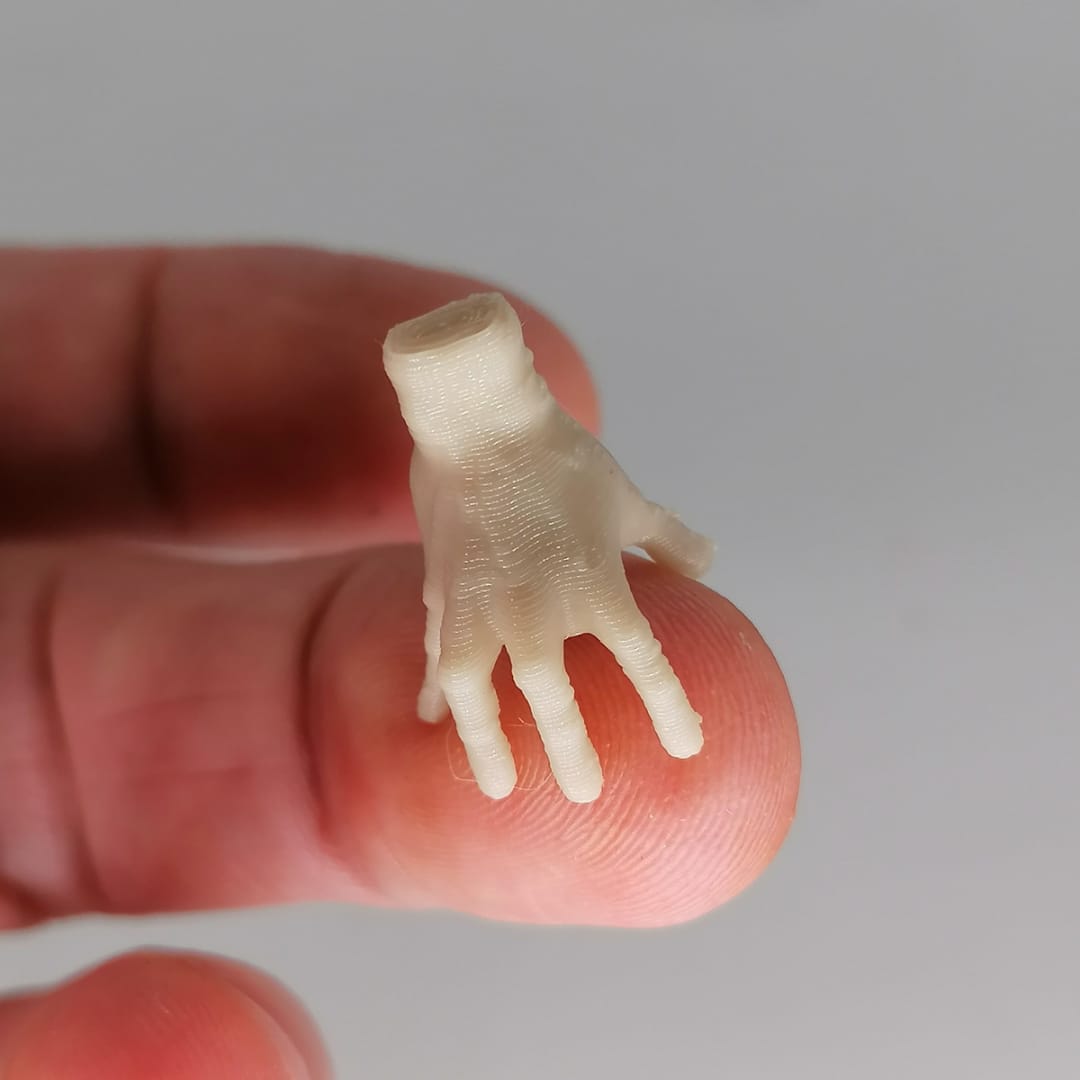 1:12 scale miniature running hand