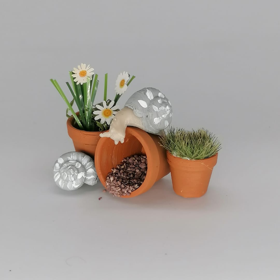 Miniatur Frühlings Dekoration mit Schnecke im Maßstab 1:12 - Set - Miniaturen