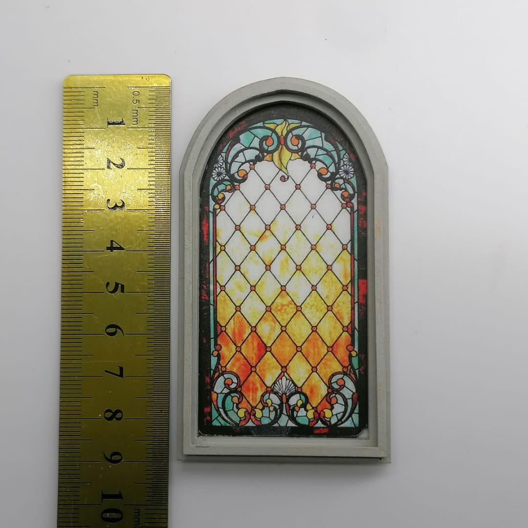 Miniature stained glass windows in the scale 1:12