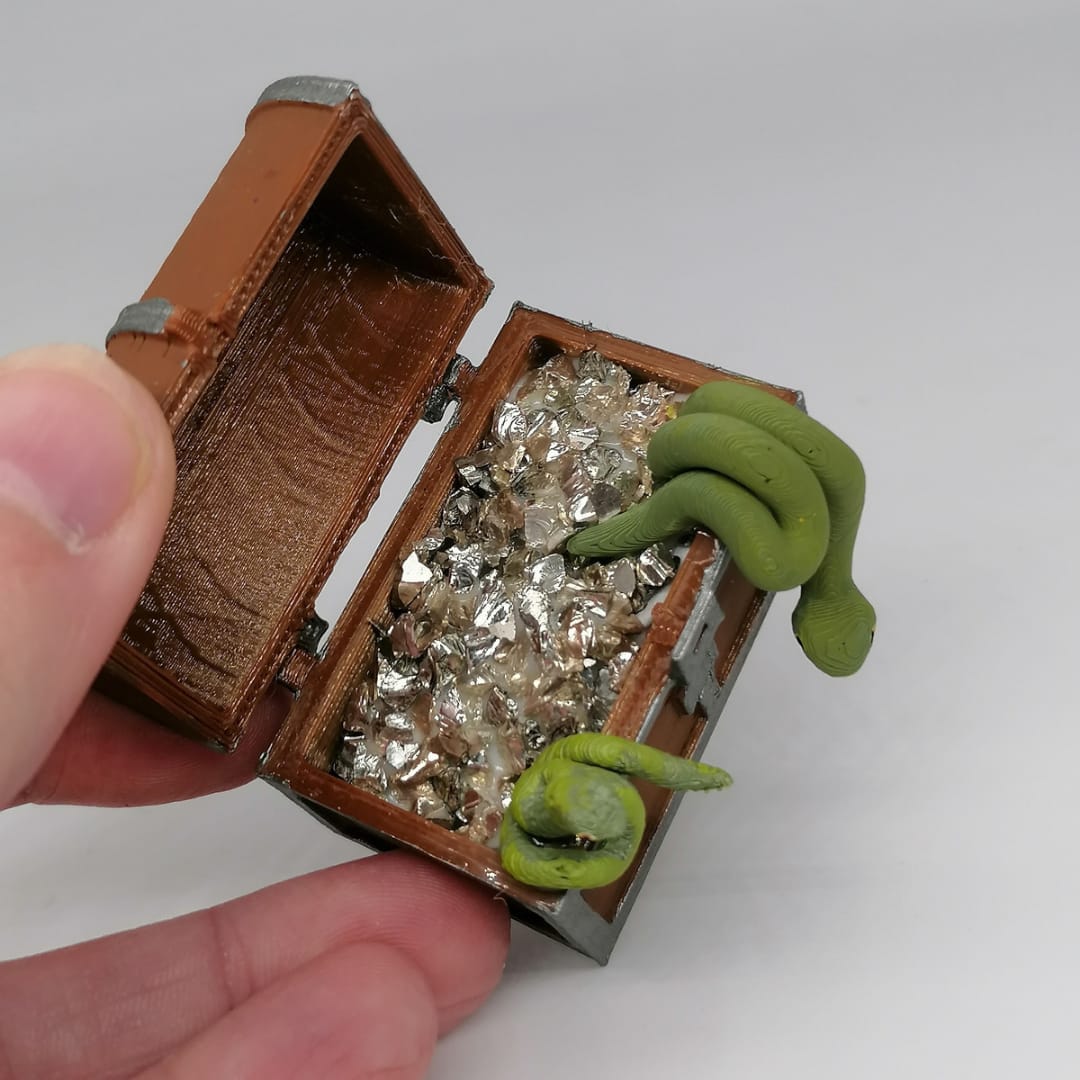 Schatztruhe mit Schlangen im Maßstab 1:12 - Miniaturen
