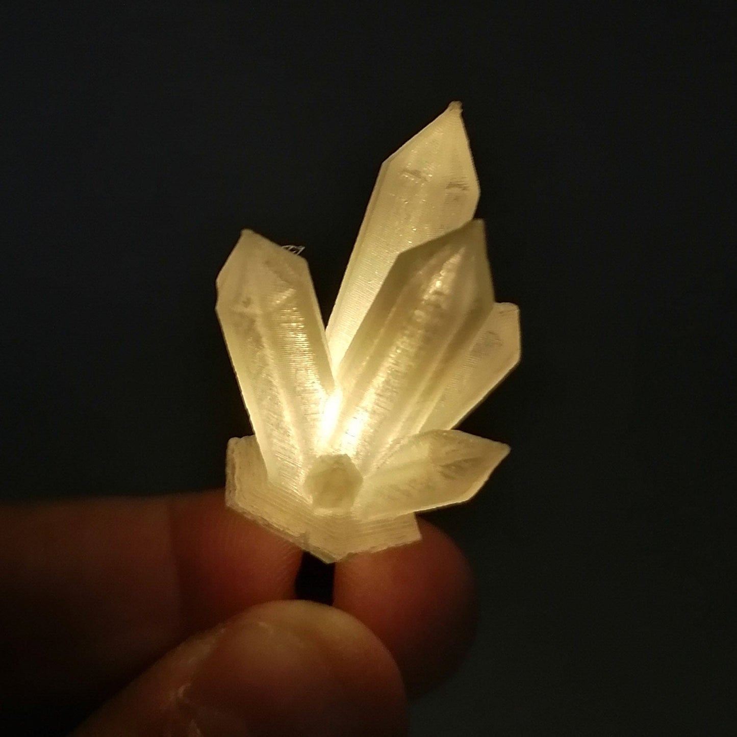 Diorama en miniatura con iluminación de cristal de bruja